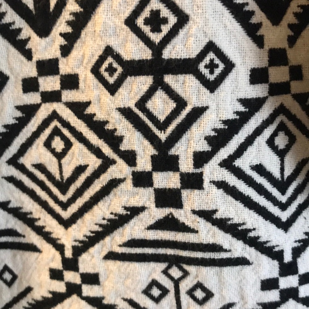 Forever 21 Geometric Pattern Vest - Picture 2 of 5